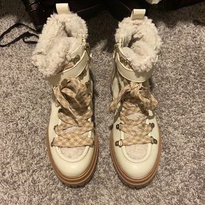 Lace up mountain/hiking boots with faux fur interior
